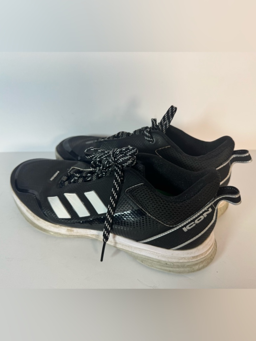 Adidas icon shoes men’s 9.5 black white tie shoes sneakers